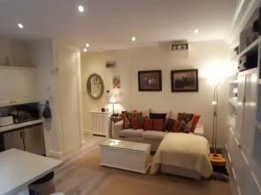 Cosy Central 1 Bedroom Flat with Shared Roof Terrace & Gym