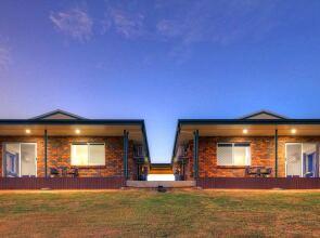 Heritage Lodge Motel