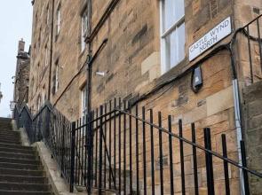 Chic 1BD Flat - W/views of Edinburgh Castle!