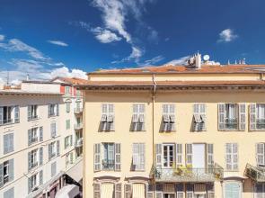 Massena Street - 1 Bdr Duplex with AC & Parking