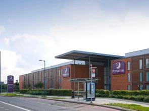 Premier Inn Heathrow Airport T2 & T3 (Bath Road)