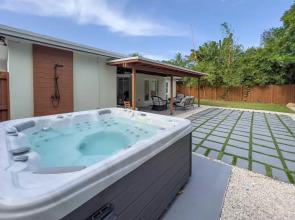 Wicker Wine - Location Hot Tub Gated Yard