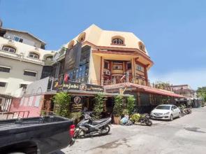 OYO 75328 Punjabi Junction (Vaccinated Staff)