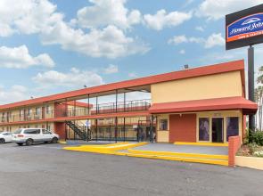 Howard Johnson Suites by Wyndham San Diego Chula Vista/BayFt