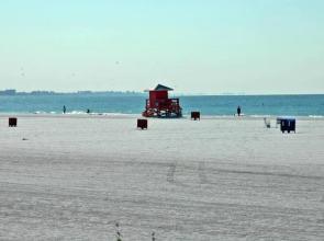 Siesta Key Village-Suite #1: A Block to the Beach!