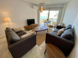 Apartment Overlooking the Beach