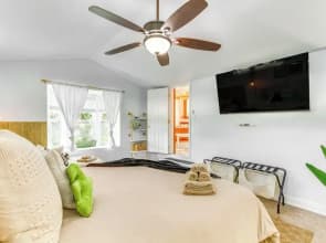 Retro-tropical Pensacola Home - 3 Mi to Downtown!