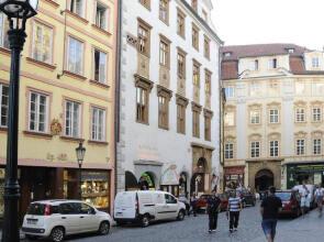 Alexandra Old town square apartments - up to 23pax