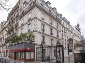 Exquisite Apartment in the Historical 7th District