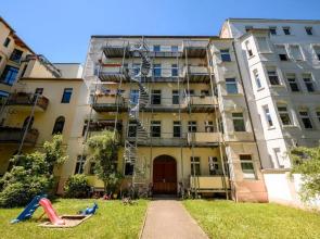 Helle Wohnung mit Balkon in grünen Innenhof - W-LAN, 4 Schlafplätze