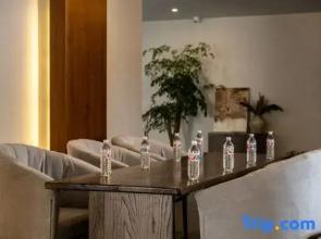 Shangri La Meets·Never Late, Silvery Moonlight | Slow City Oxygen Supply Designer Homestay