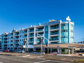 Grand Palais Boolarong Beachside Resort