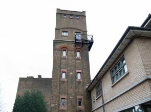 Unique 3 Bedroom Water Tower Home Close To Tube