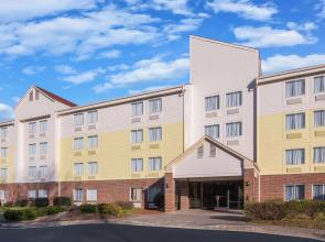 Days Inn by Wyndham Macon I-75 North