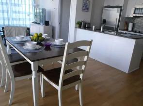 Grand 2BR Condo with Great Views