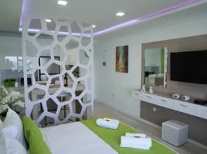 Lazuli Beachfront Apartment 405