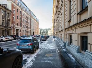 Emperoom Near Summer Garden Apartments