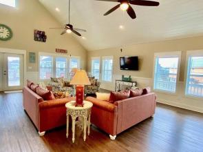 Bienvenu To The Beach 3 Bedroom Home by RedAwning