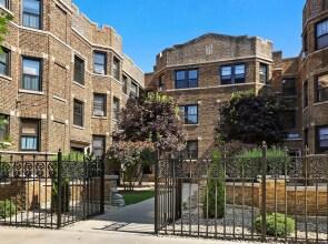 Darling 1BR Apartment in Lakeview