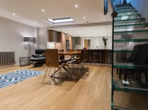 The Escalier Mews - Stunning 3bdr Home Flooded With Light