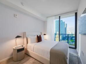 Front Row Bay Views from your Apt