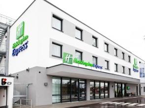Holiday Inn Express Munich - Olympiapark by IHG