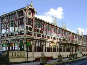 Attic loft to wake up by the sea.