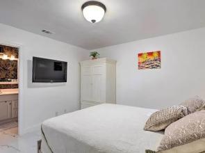 West Palm Beach Apartment 3 Mi to Shore!