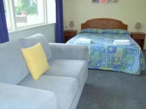 Hamilton Town & Country Motel