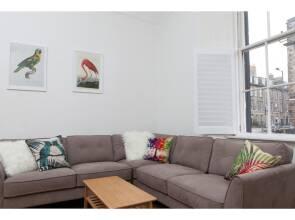 Comfy Flat for 5 in Edinburghs Lively New Town
