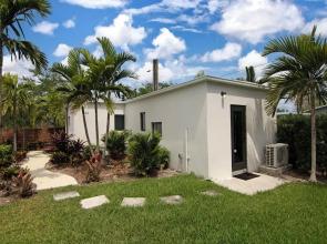 5BR Sleeps 14 w/ In-law Suite & Bbq!