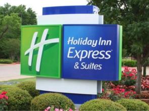 Holiday Inn Express & Suites Evansville Downtown