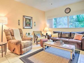 Idyllic Apt w/ Pool Access - Walk to Beach!