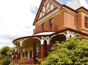 Old Bishop's Quarters