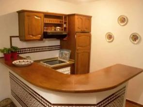 Apartamento con jardín y piscina B