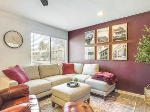 Convenient Bryan Townhome w/ Patio < 3 Mi to A&m!