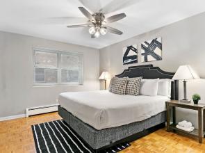 1BR Apt Near Shops in Lakeview