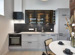 High ceiling loft with its own backyard and a terrace