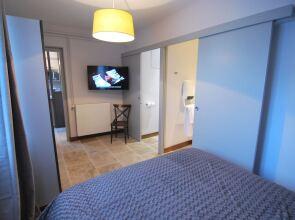 Appartements Pied à Terre, haut standing avec cuisine équipée et terrasse / Groupe HRM