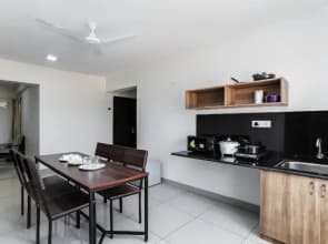 The Red Lotus Premium By OYO Rooms