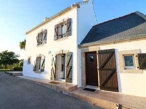 House With 3 Rooms in Audierne, With Wonderful City View, Terrace and