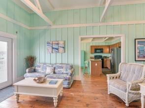 Walk to Beach: Home w/ Hot Tub & Deck in Gilchrist