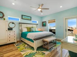 Coral Breeze 3 Bedroom Home by RedAwning