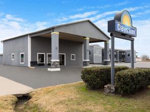 Days Inn by Wyndham Carlisle