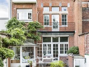 Large Twin Room Street View Shared Bathroom