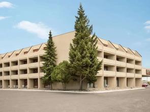 Travelodge Kingston LaSalle Hotel