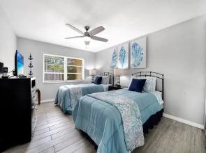 Lovely 1 bedroom unit with work station