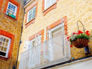 2 Bedroom West End Apartment Close To Regent's Park