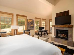 Penthouse 3 3 Bedroom Lodge by Moonlight Basin Lodging