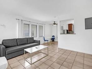 Cozy Beachfront Retreat Near Marina & Dining